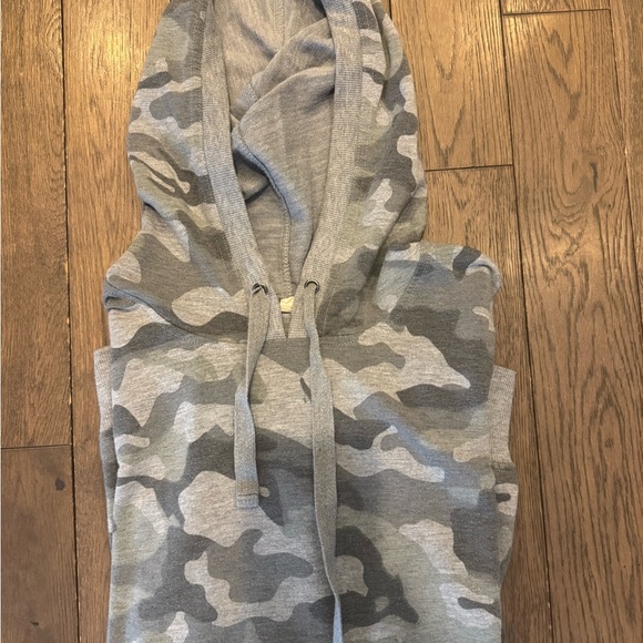 Warm Camo Hoodie, sz L - Picture 6 of 6